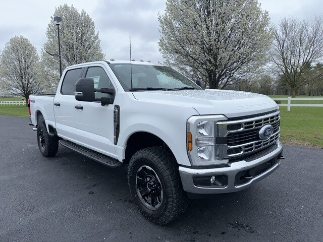 2025 Ford F-350 XLT photo 2