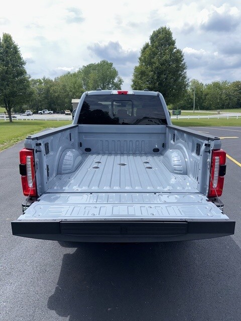 2025 Ford F-350 Lariat photo 4