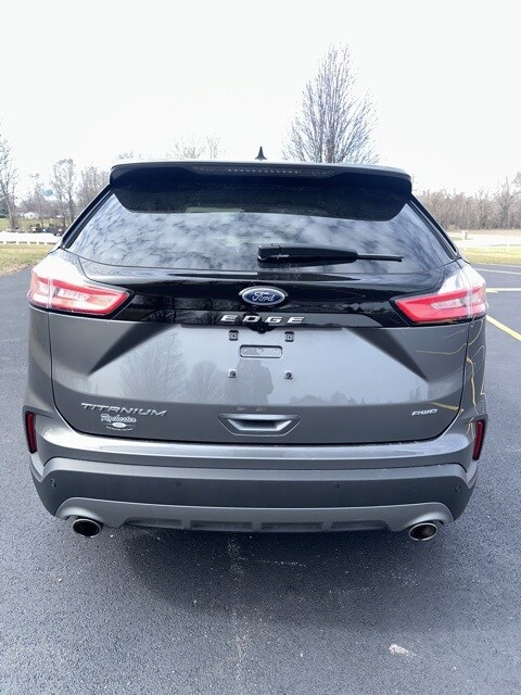 2024 Ford Edge Titanium photo 3