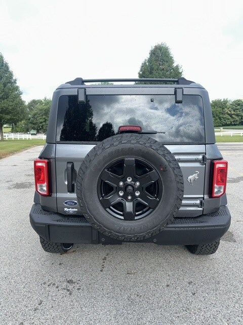 2024 Ford Bronco Black Diamond photo 3