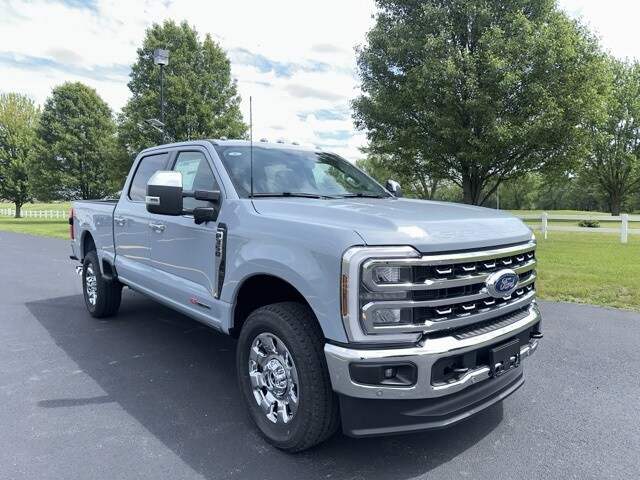 2025 Ford F-350 Lariat photo 2