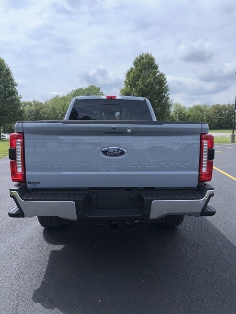 2025 Ford F-350 Lariat photo 3
