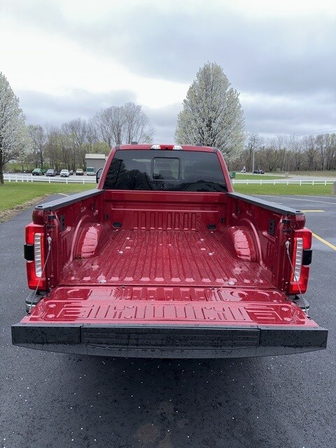 2025 Ford F-250 Lariat photo 4