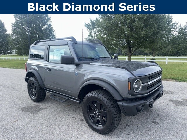 2024 Ford Bronco Black Diamond photo 2
