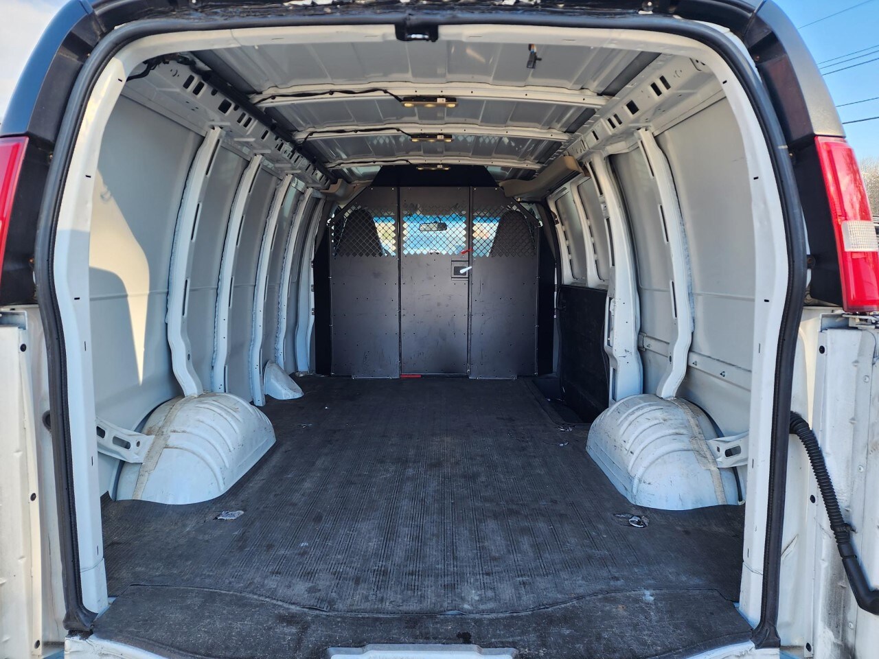 2016 GMC Savana Cargo Work Van - Photo 7