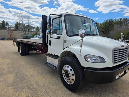2019 FREIGHTLINER M2106 26' FLATBED 26' Flatbed with a 3K Liftgate