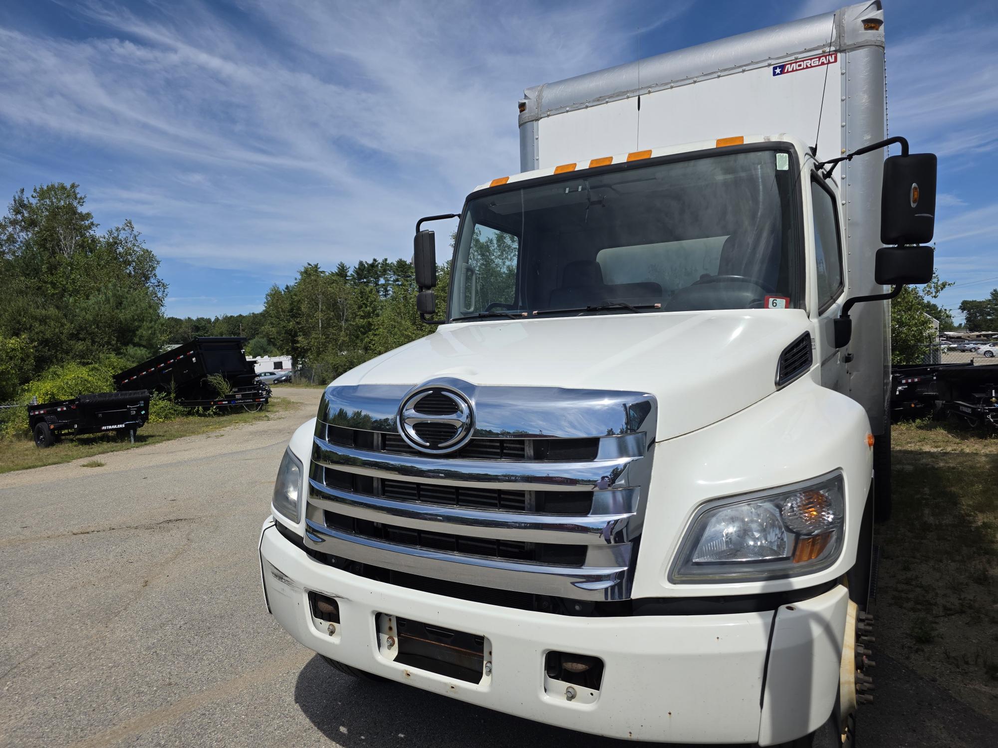 2015 Hino Conventional Type Truck photo 2