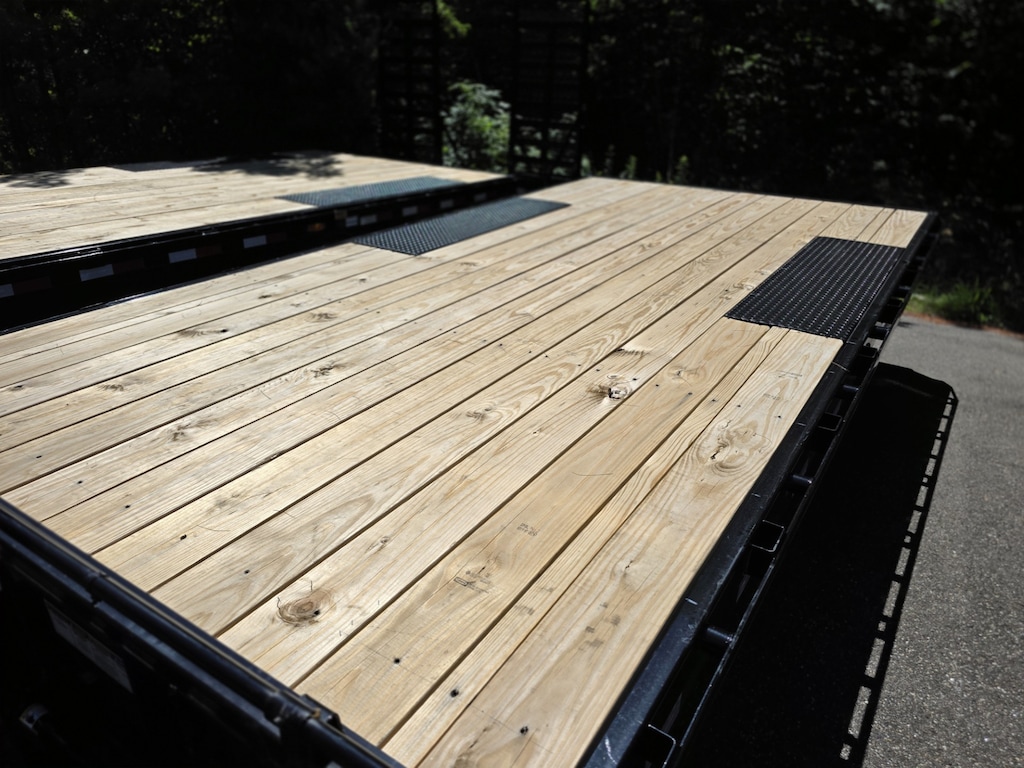 New 2027 PJ DECKOVER 16' Flat pull out ramps Deckover Trailer