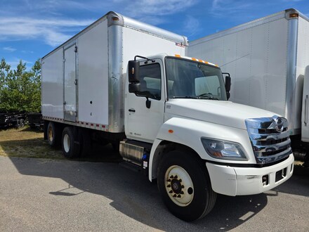 2015 HINO 338 20' BOX WITH TAG AXLE 20'BOX WITH PULL OUT RAMP