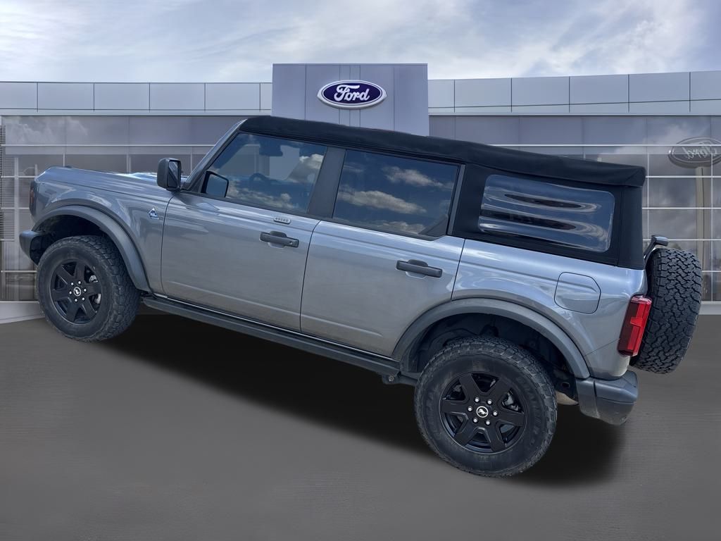 2022 Ford Bronco Black Diamond photo 3