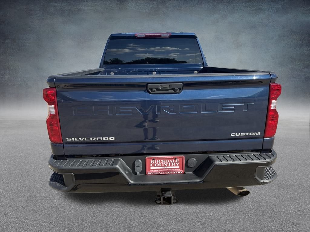 2022 Chevrolet Silverado 2500HD Custom photo 2
