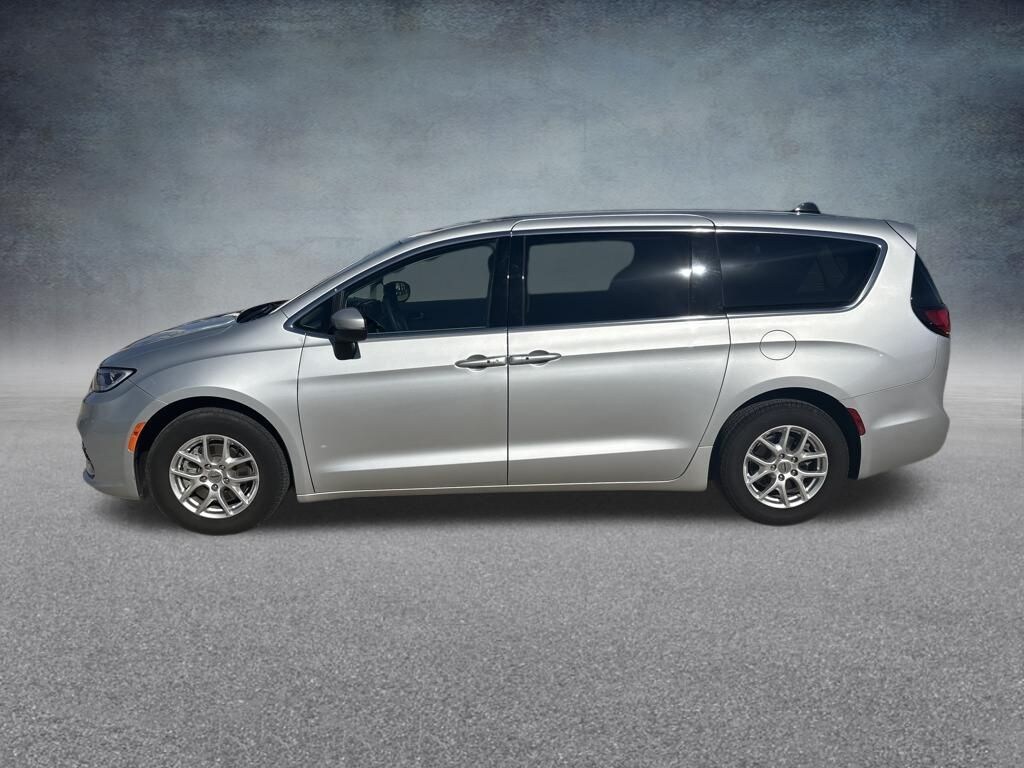Used 2023 Chrysler Pacifica Touring L Minivan/Van