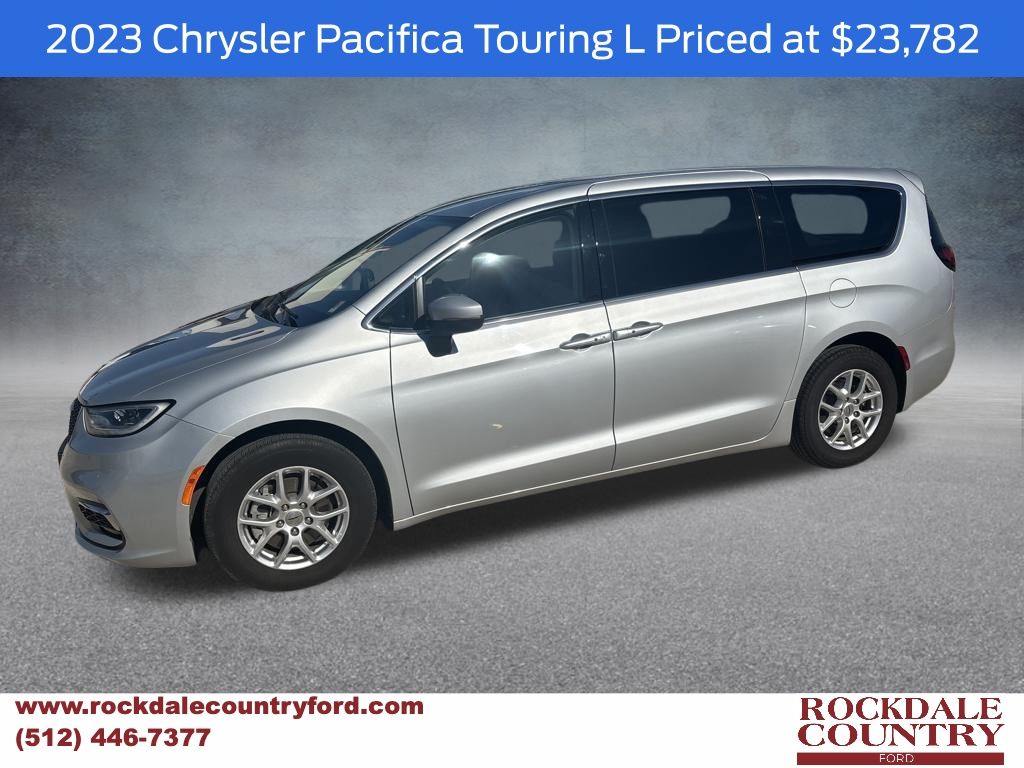 2023 Chrysler Pacifica Touring L's photo