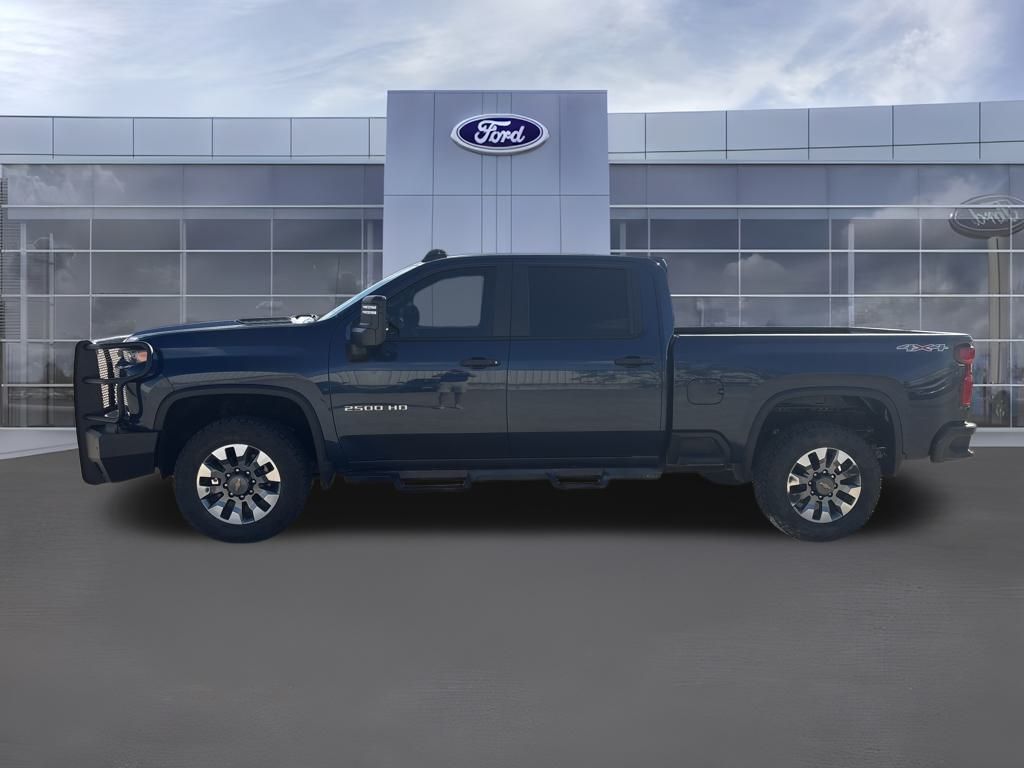 2022 Chevrolet Silverado 2500HD Custom photo 2