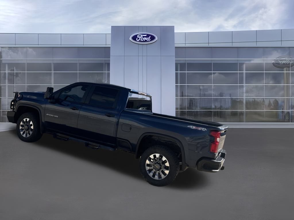 2022 Chevrolet Silverado 2500HD Custom photo 3