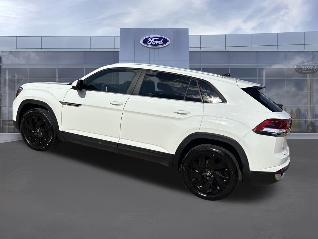 2025 Volkswagen Atlas Cross Sport SE Technology photo 3