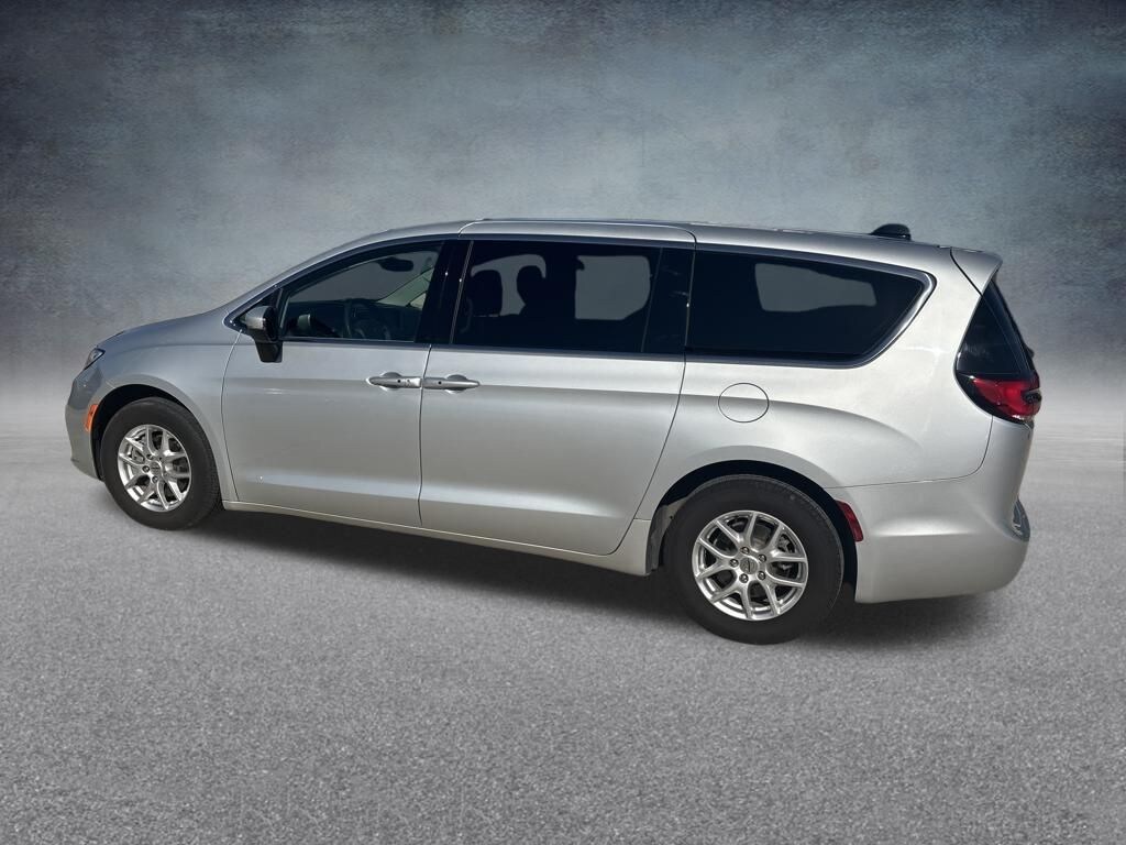 Used 2023 Chrysler Pacifica Touring L Minivan/Van