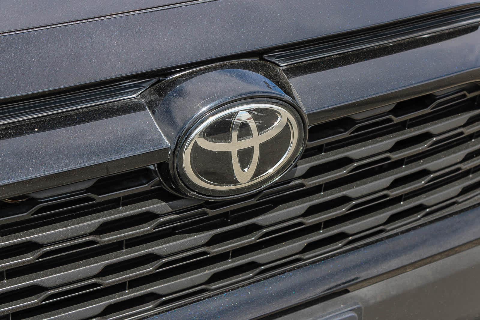 2021 Toyota RAV4 XLE photo 4
