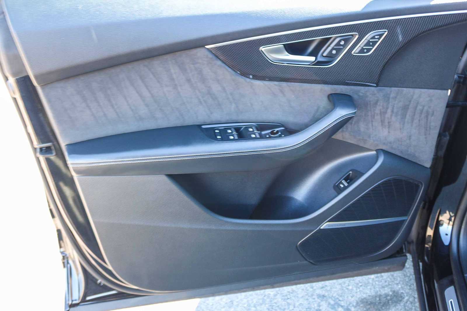 Thumbnail: 2021 Audi SQ8 - 16