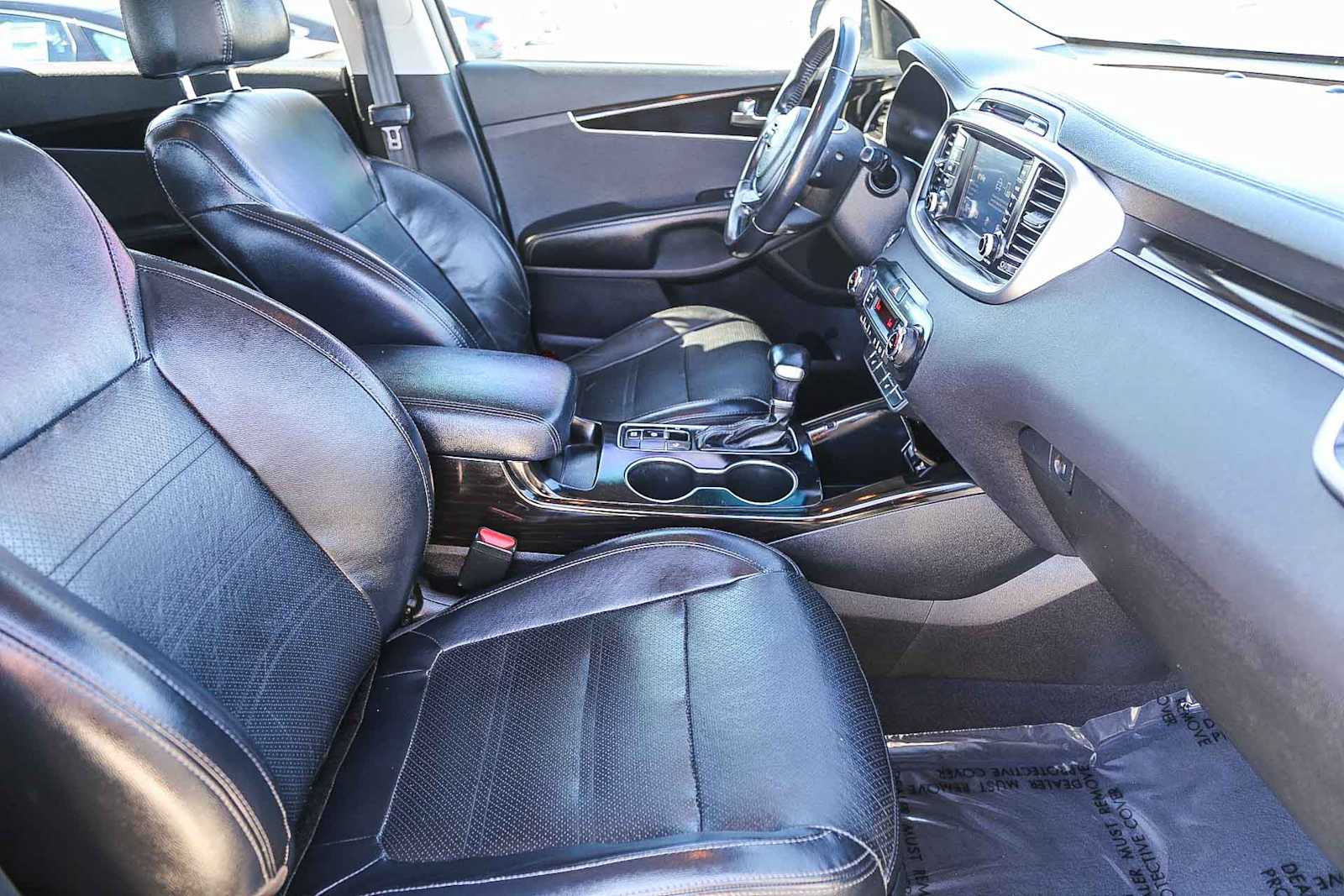 Thumbnail: 2019 Kia Sorento - 16