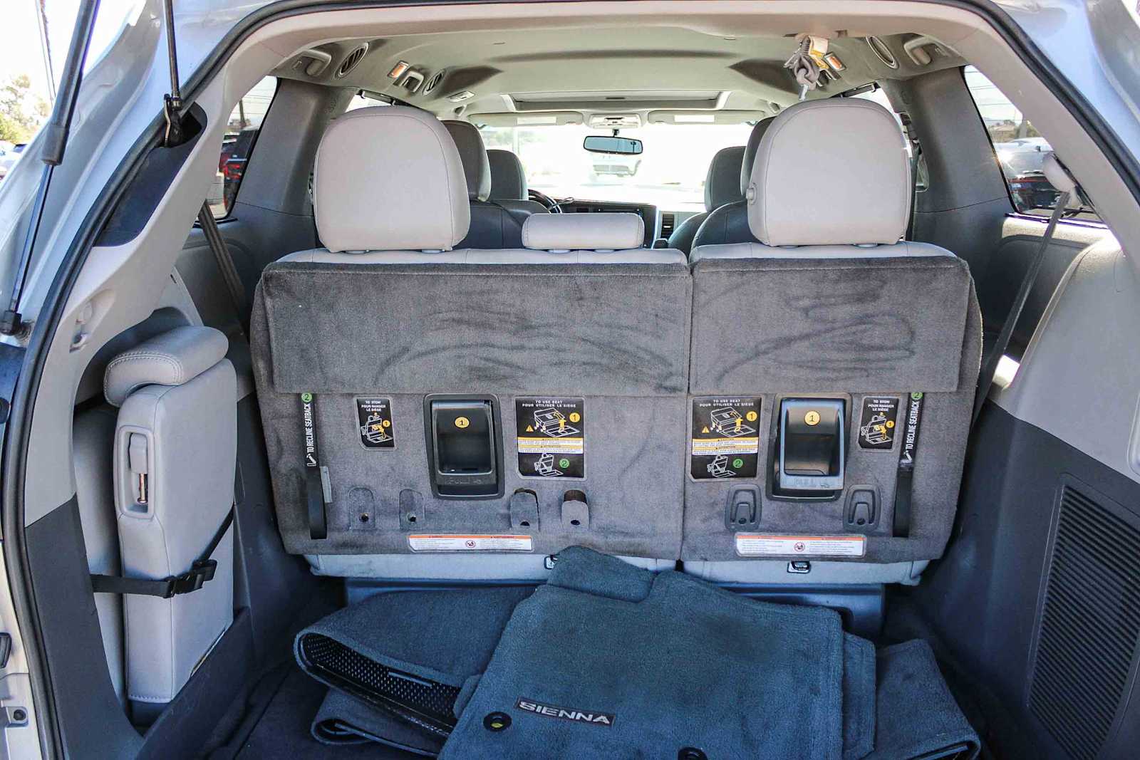 Thumbnail: 2016 Toyota Sienna - 26