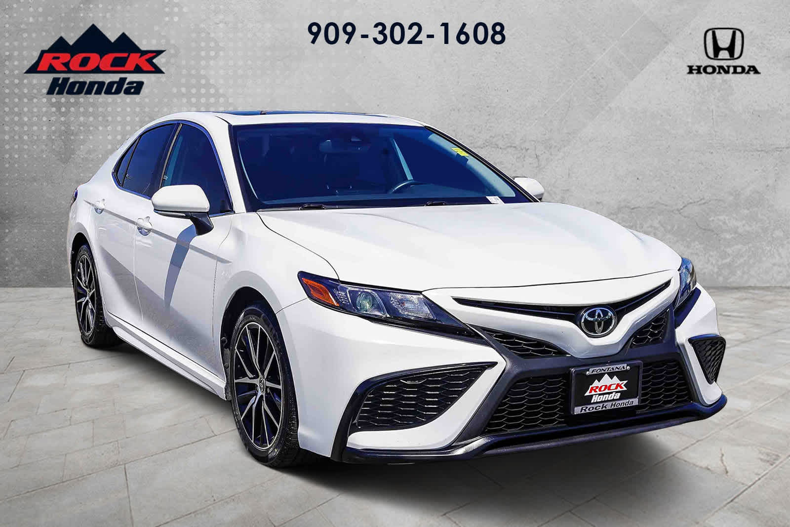 2023 Toyota Camry SE photo 3