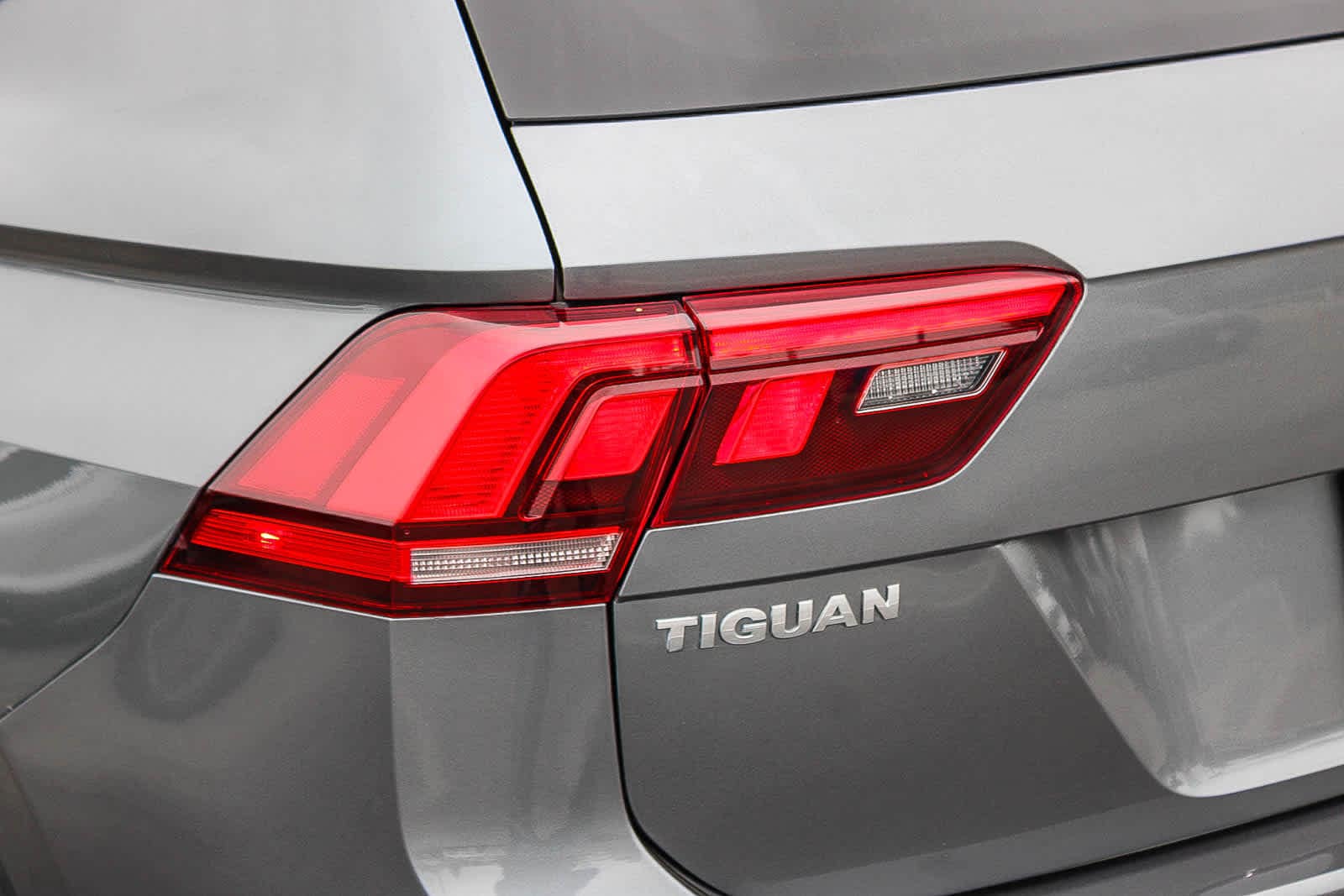 Thumbnail: 2018 Volkswagen Tiguan - 9