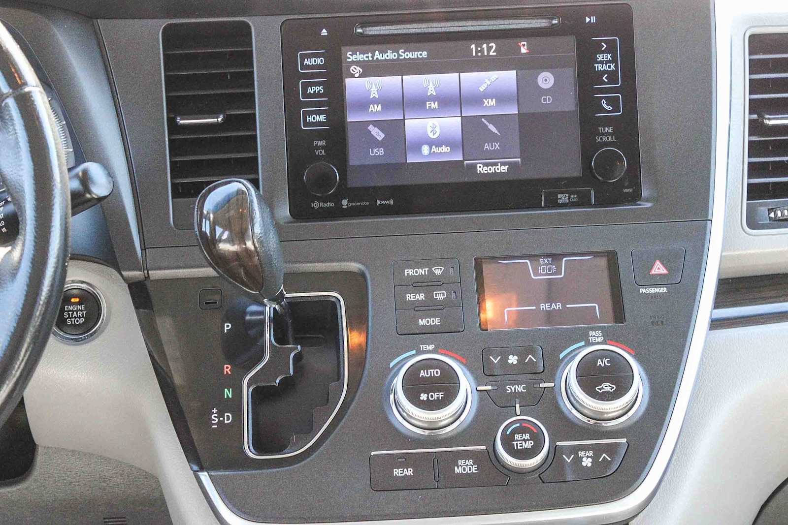 Thumbnail: 2016 Toyota Sienna - 12