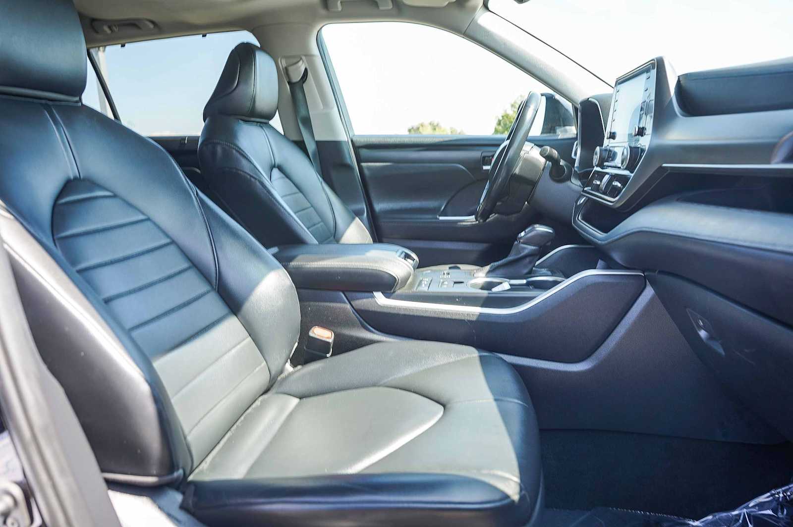 Thumbnail: 2021 Toyota Highlander - 17