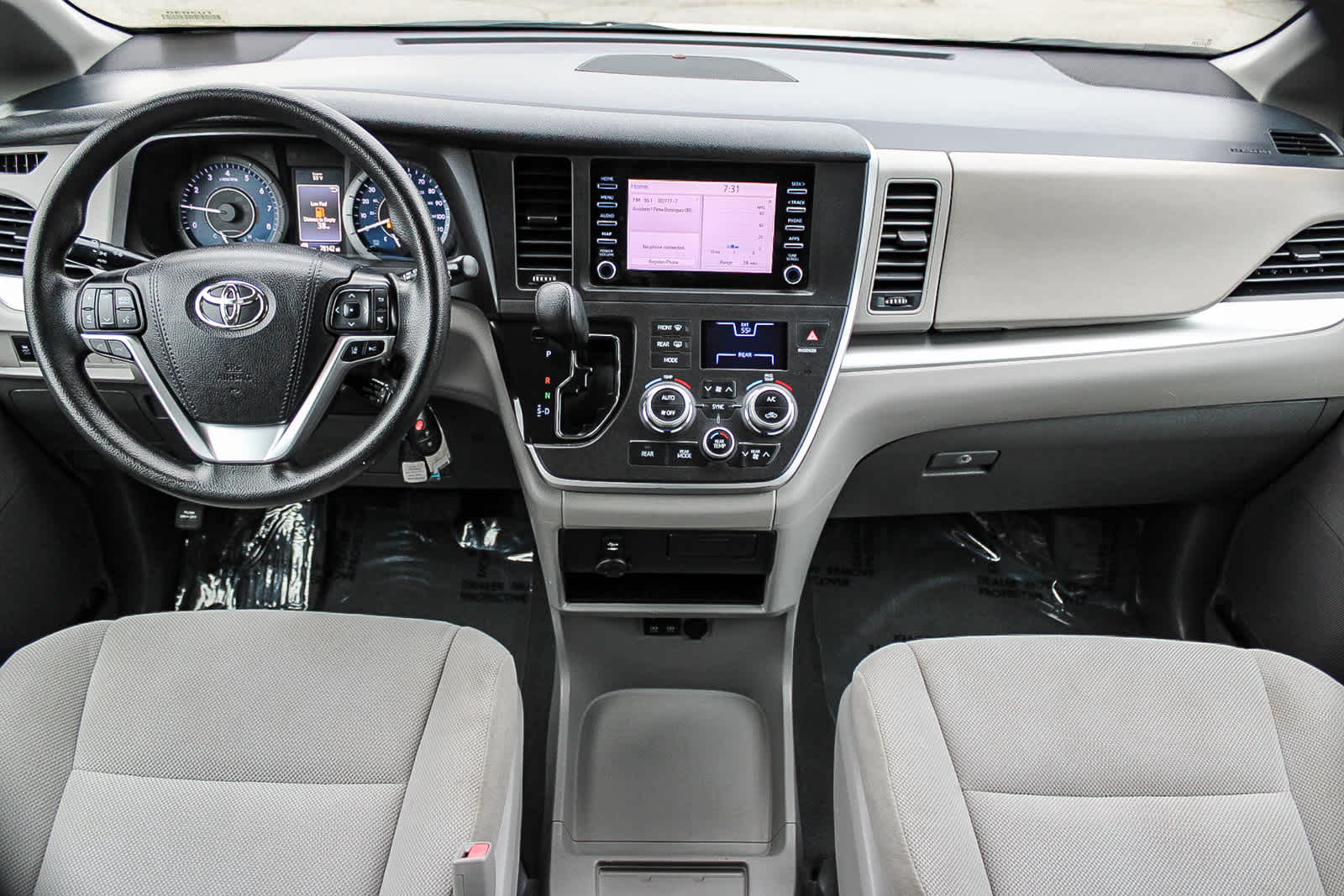 Thumbnail: 2020 Toyota Sienna - 12