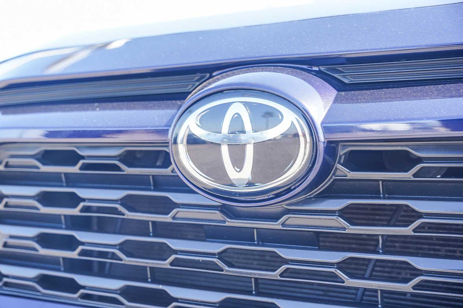 2019 Toyota RAV4 XLE Premium 11