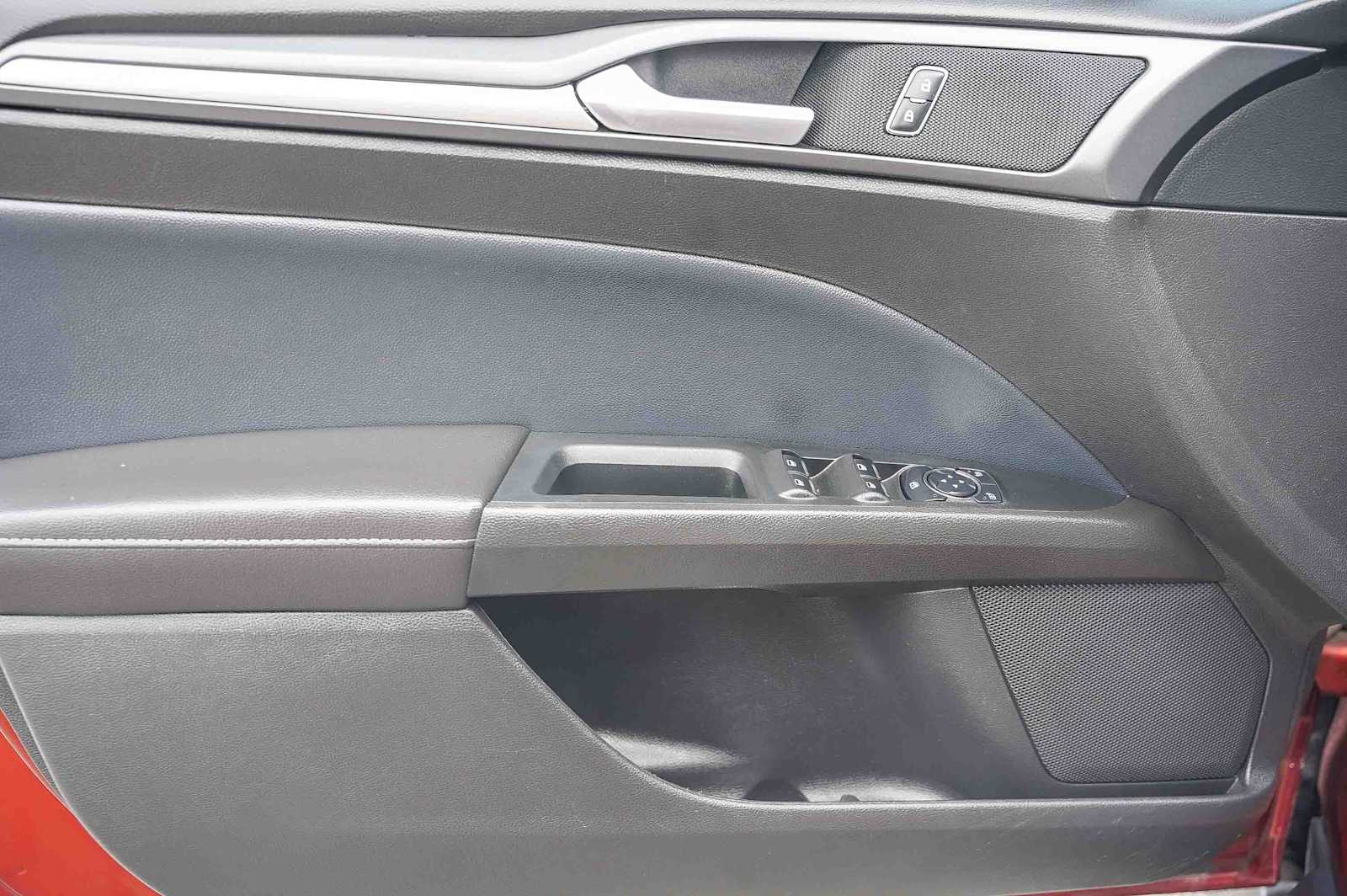 Thumbnail: 2014 Ford Fusion - 17