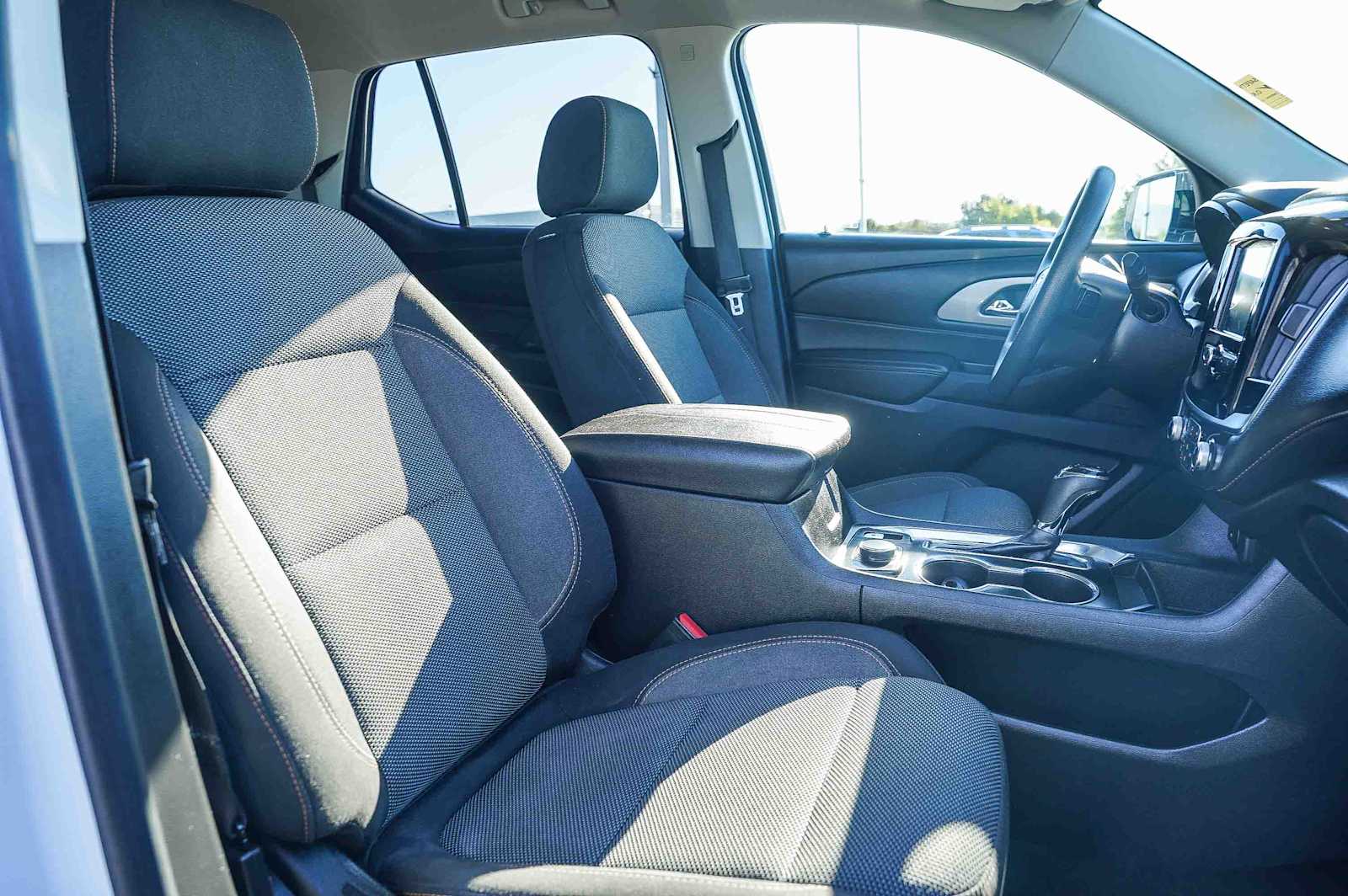 Thumbnail: 2018 Chevrolet Traverse - 16