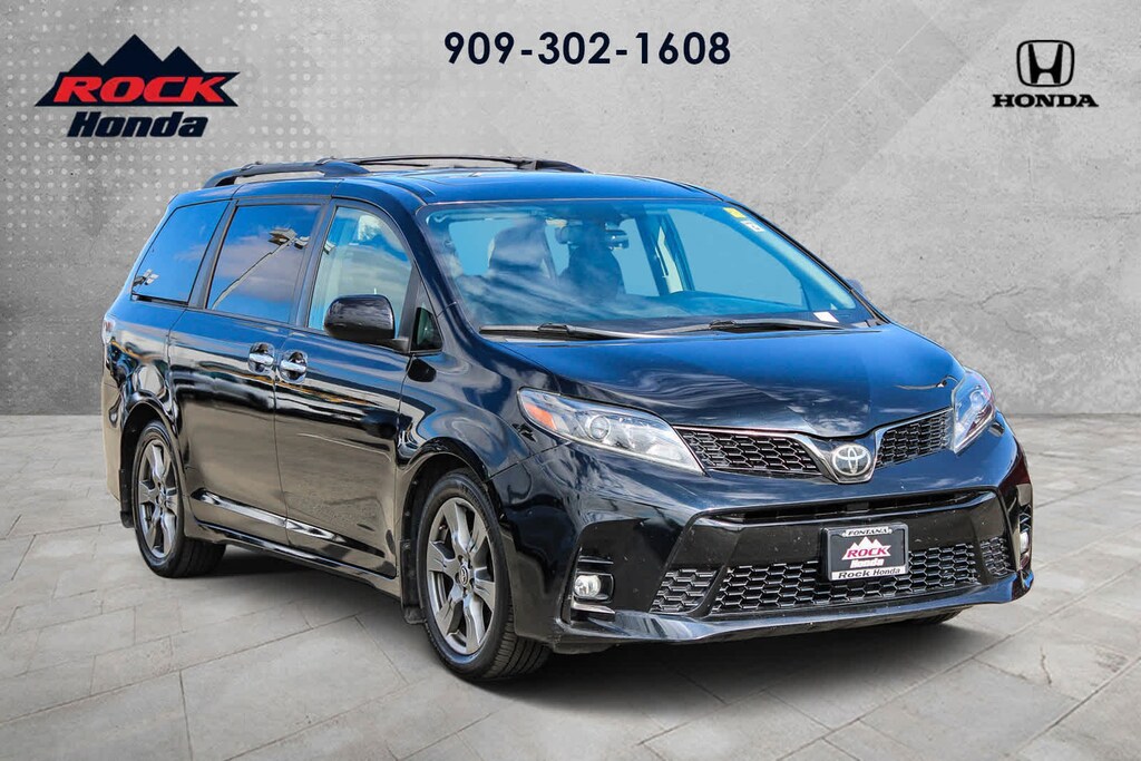 Used 2018 Toyota Sienna SE 8 Passenger Van Passenger Van