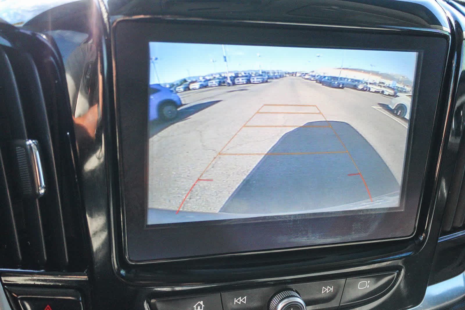 Thumbnail: 2019 Chevrolet Traverse - 26