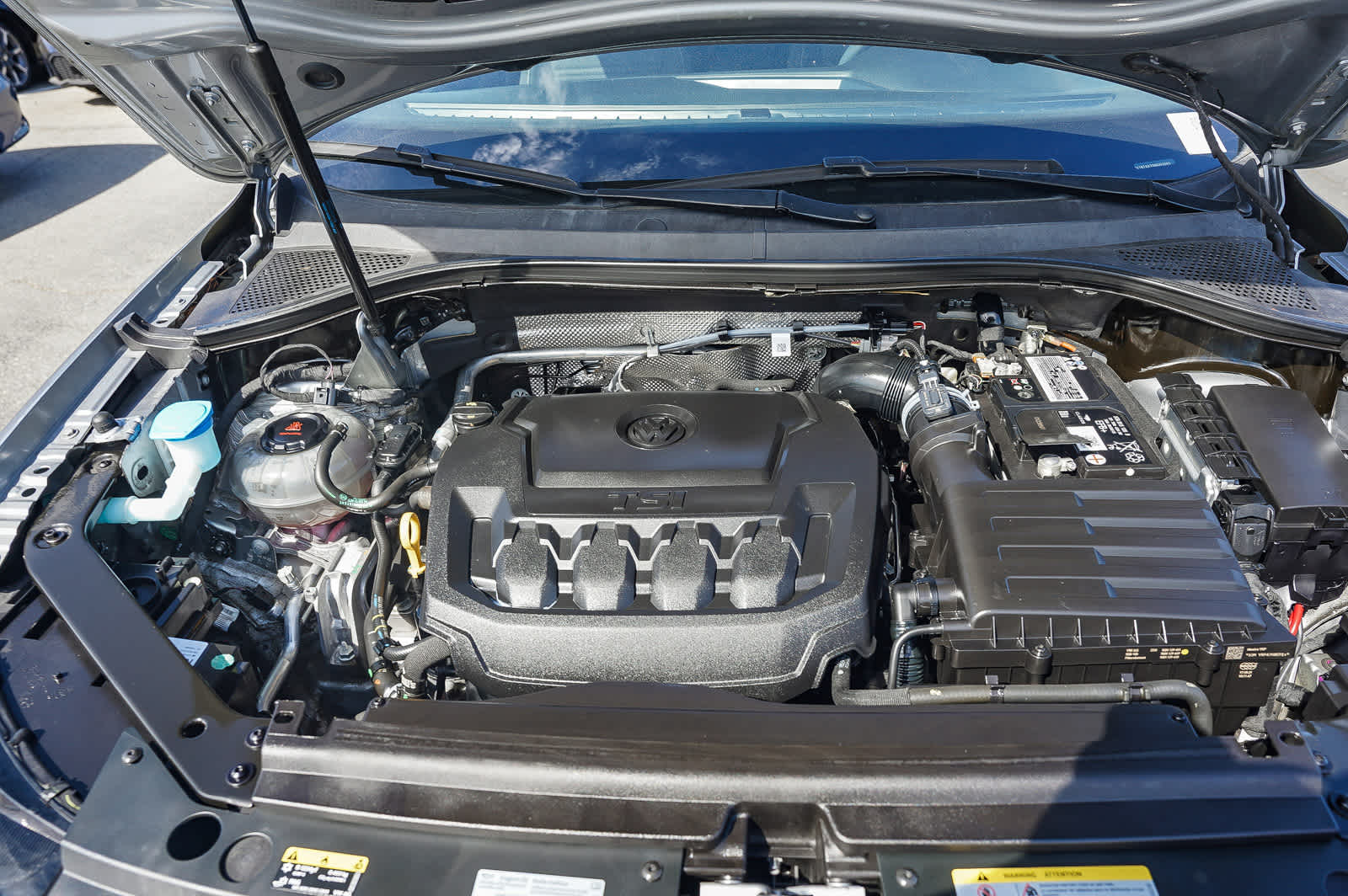 Thumbnail: 2022 Volkswagen Tiguan - 22