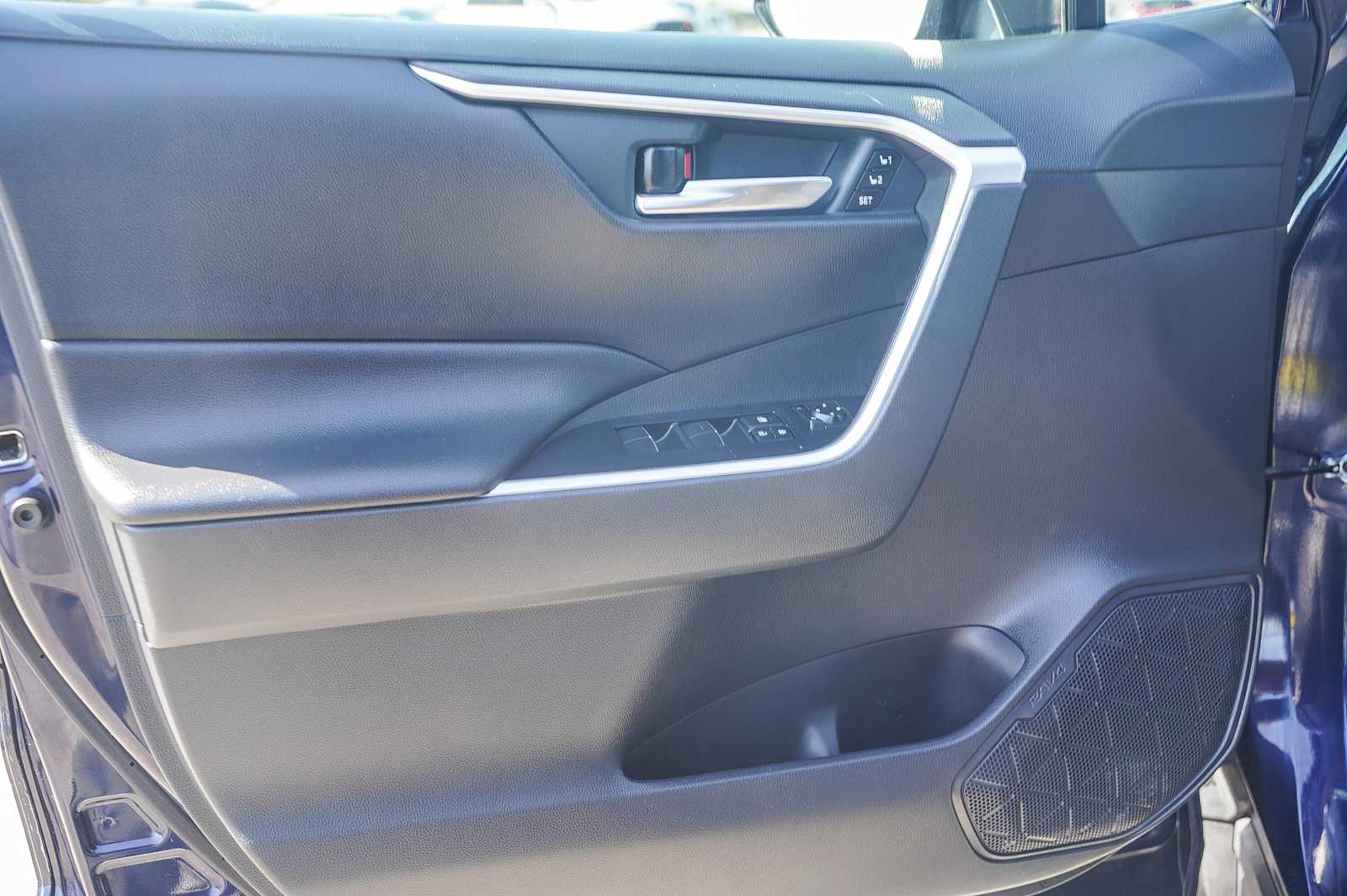 2019 Toyota RAV4 XLE Premium 21
