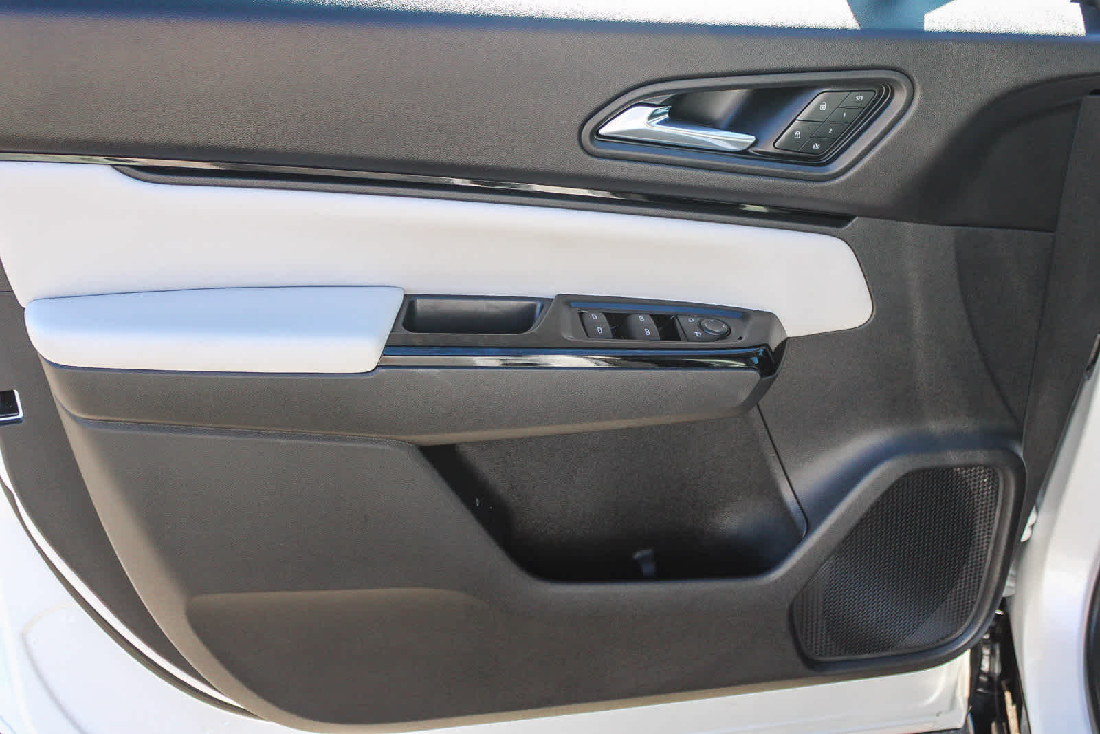 Thumbnail: 2025 Honda Prologue - 20