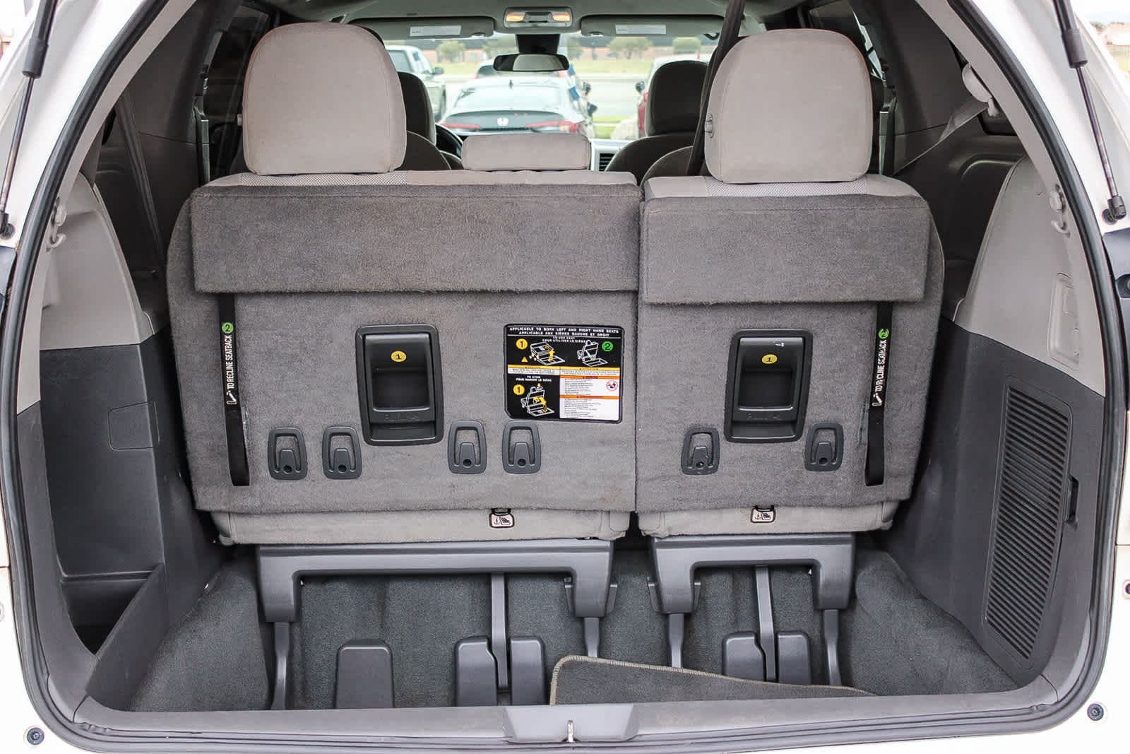 Thumbnail: 2020 Toyota Sienna - 24