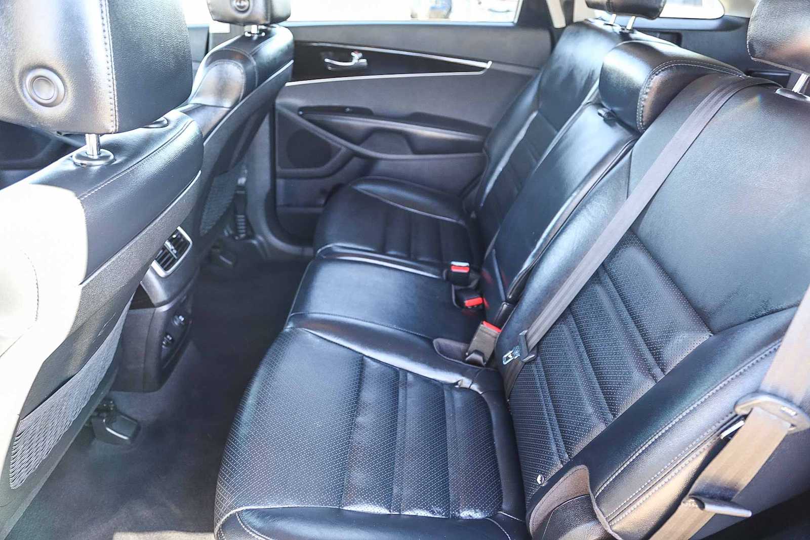 Thumbnail: 2019 Kia Sorento - 18