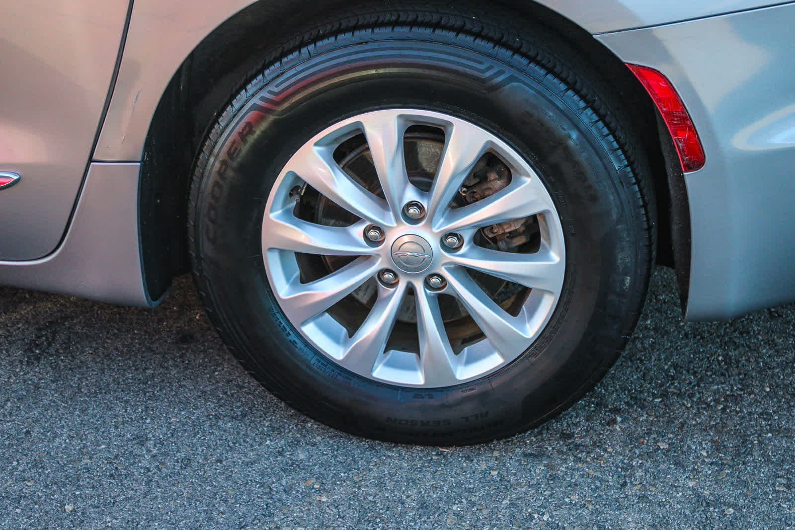 Thumbnail: 2018 Chrysler Pacifica - 8