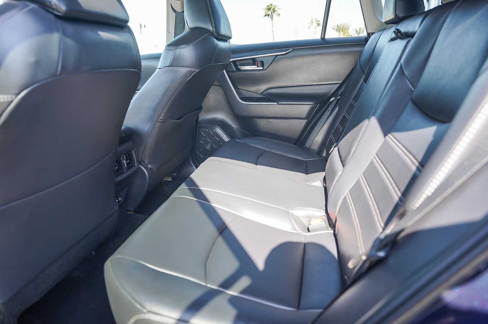 2019 Toyota RAV4 XLE Premium 19