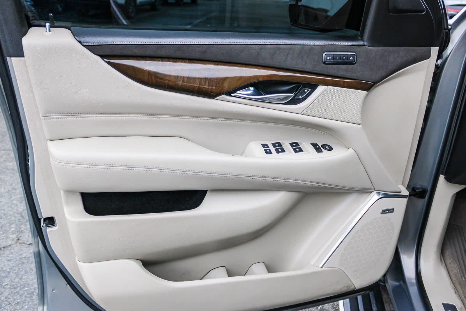 Thumbnail: 2018 Cadillac Escalade - 20