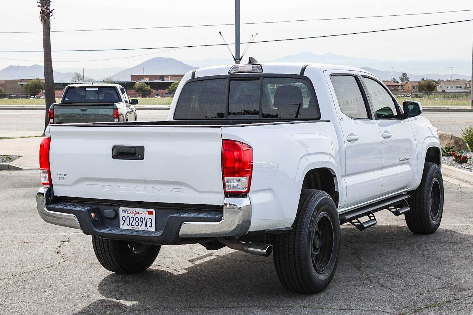 Thumbnail: 2017 Toyota Tacoma - 4