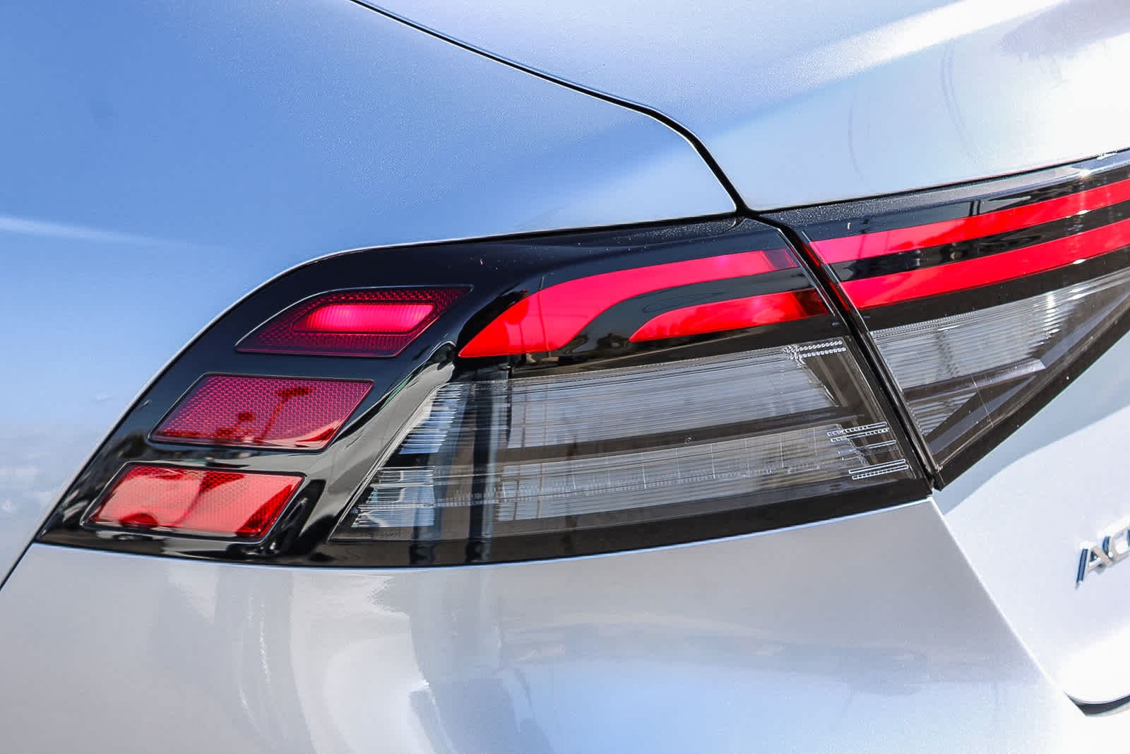 2025 Honda Accord Hybrid Touring photo 6