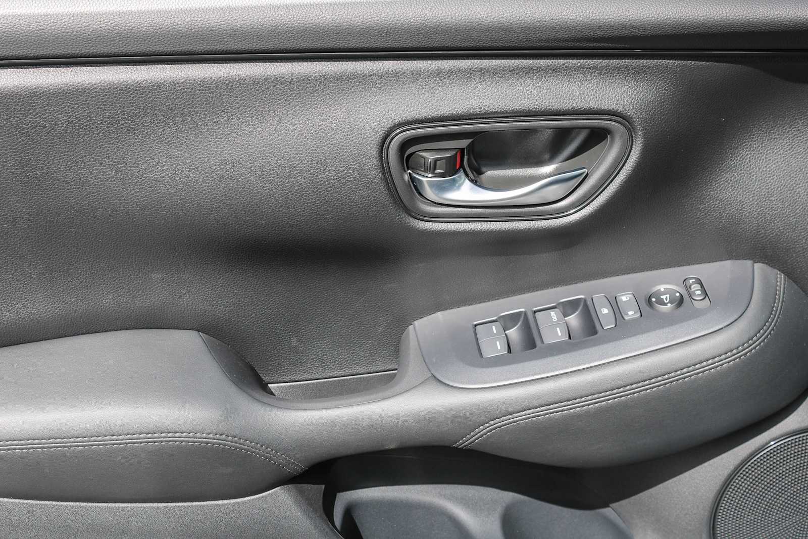 Thumbnail: 2025 Honda HR-V - 18
