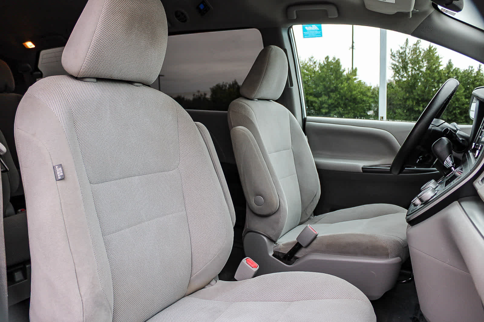 Thumbnail: 2020 Toyota Sienna - 16