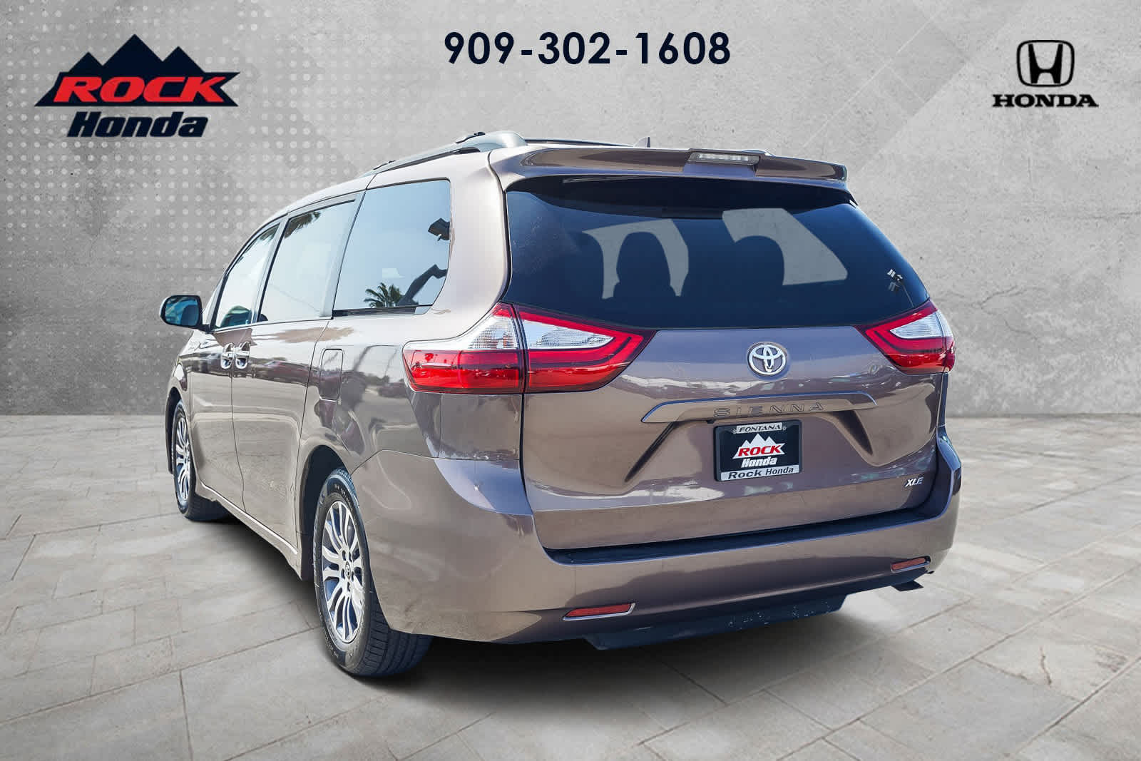 Thumbnail: 2019 Toyota Sienna - 6