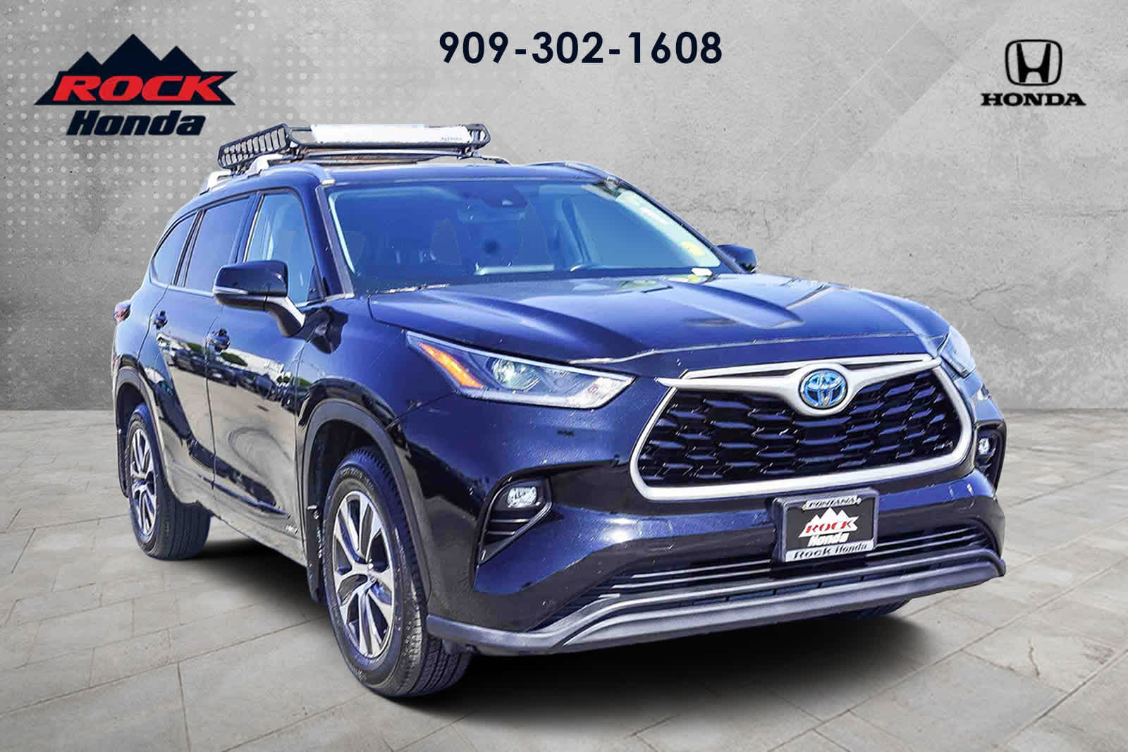 Thumbnail: 2021 Toyota Highlander - 3