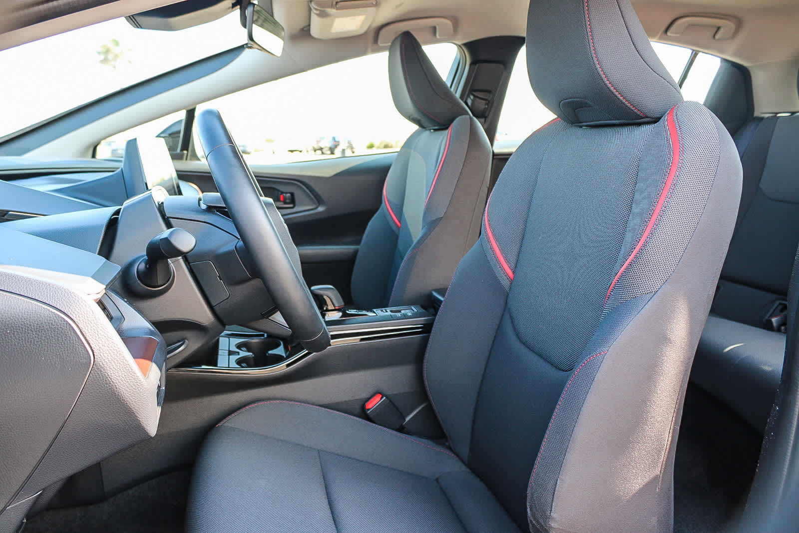 2024 Toyota Prius Prime SE - Photo 17